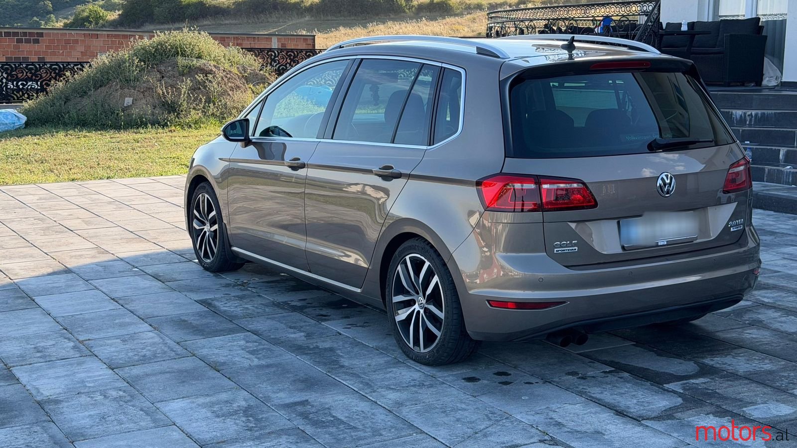 2015' Volkswagen Golf Sportvan photo #3