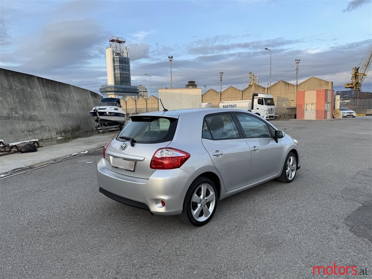 2011' Toyota Auris photo #5