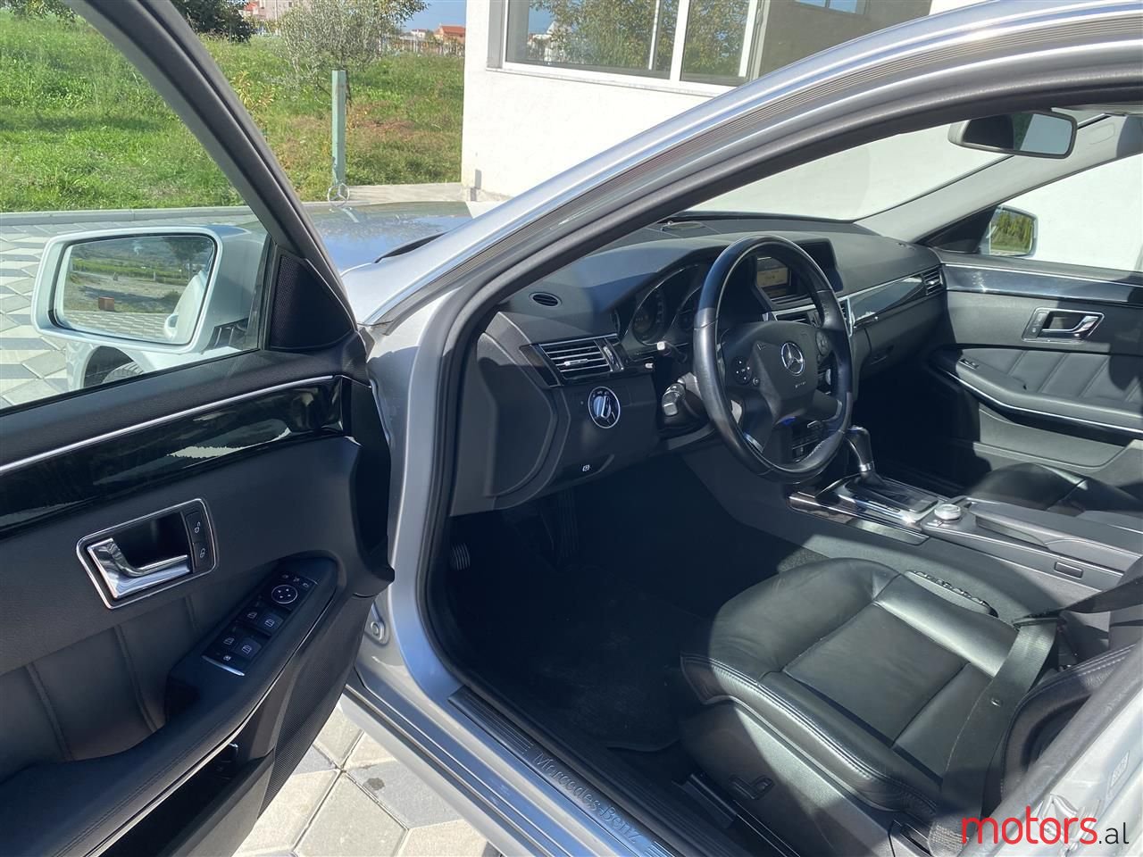 2011' Mercedes-Benz 200 photo #3