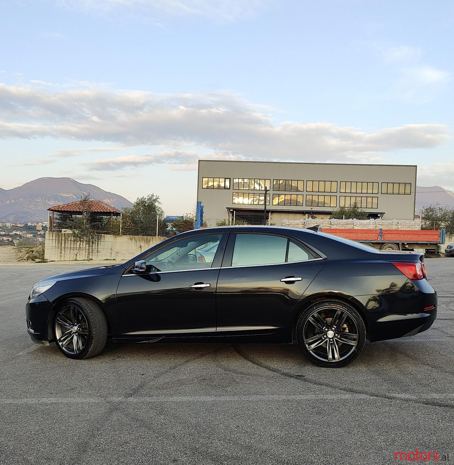 2015' Chevrolet Malibu photo #2