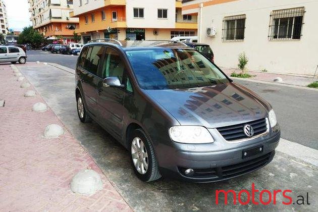 2005' Volkswagen Touran photo #1