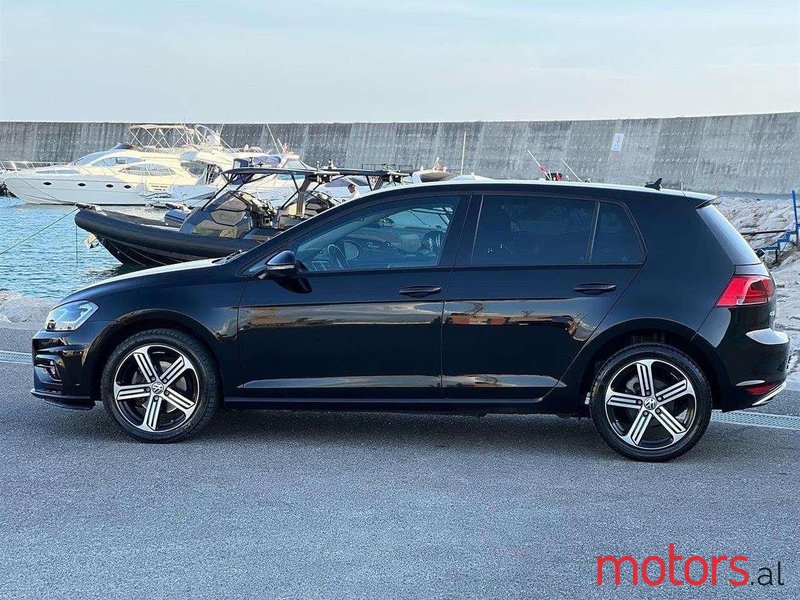 2015' Volkswagen Golf photo #2