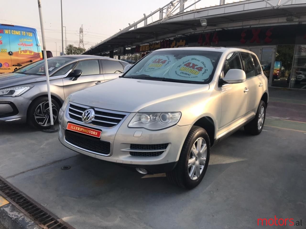 2009' Volkswagen Touareg photo #1