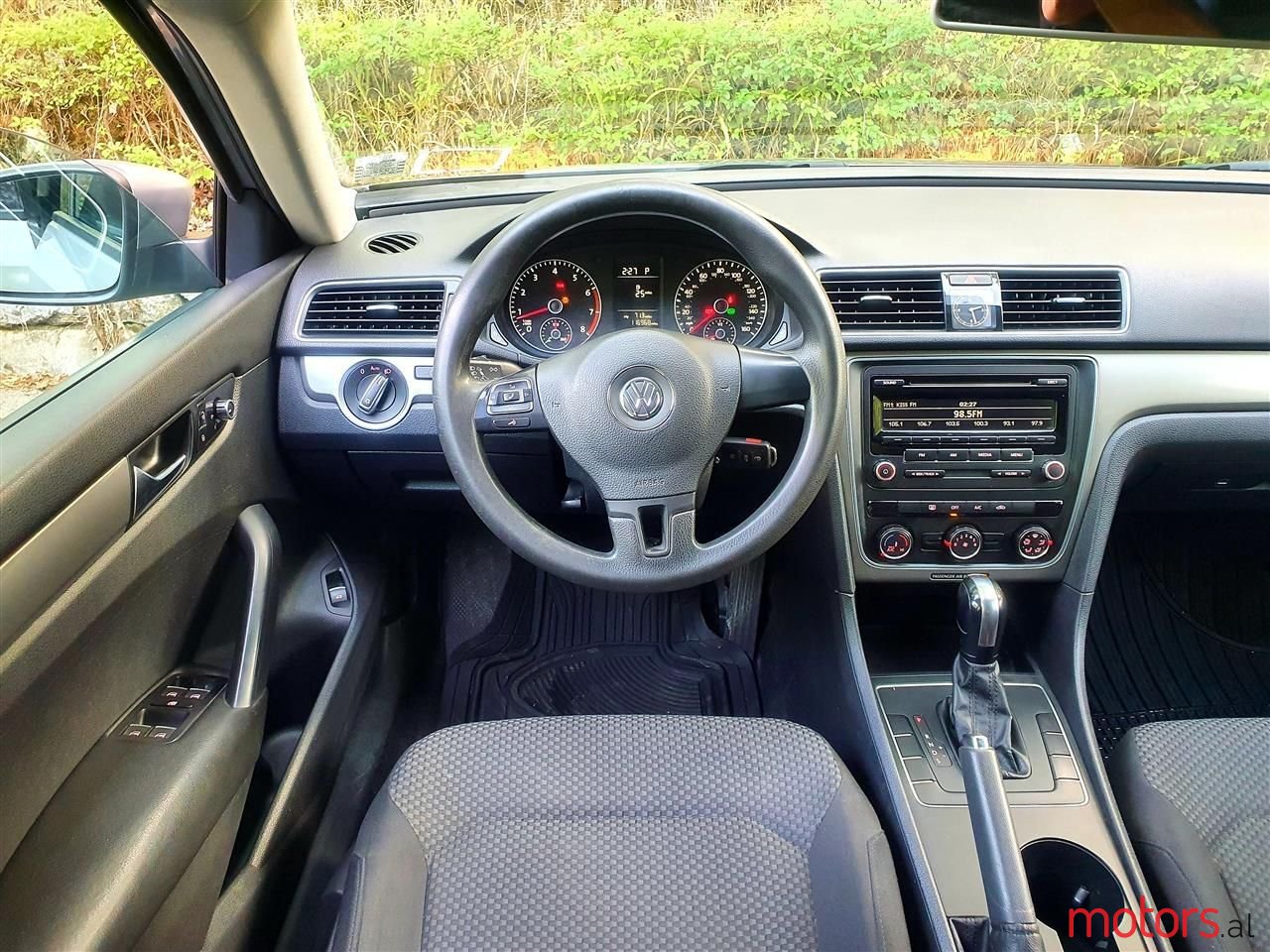 2013' Volkswagen Passat photo #5