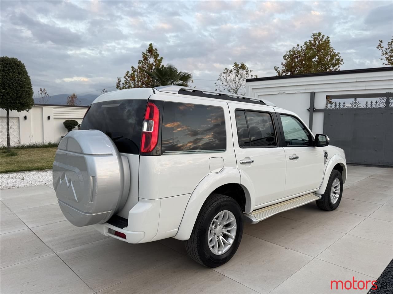 2013' Ford Everest photo #4