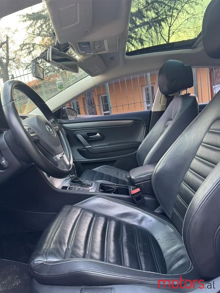 2013' Volkswagen Passat photo #2