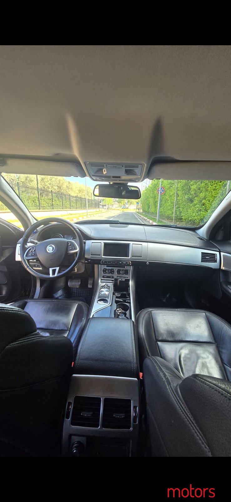 2012' Jaguar XF photo #7