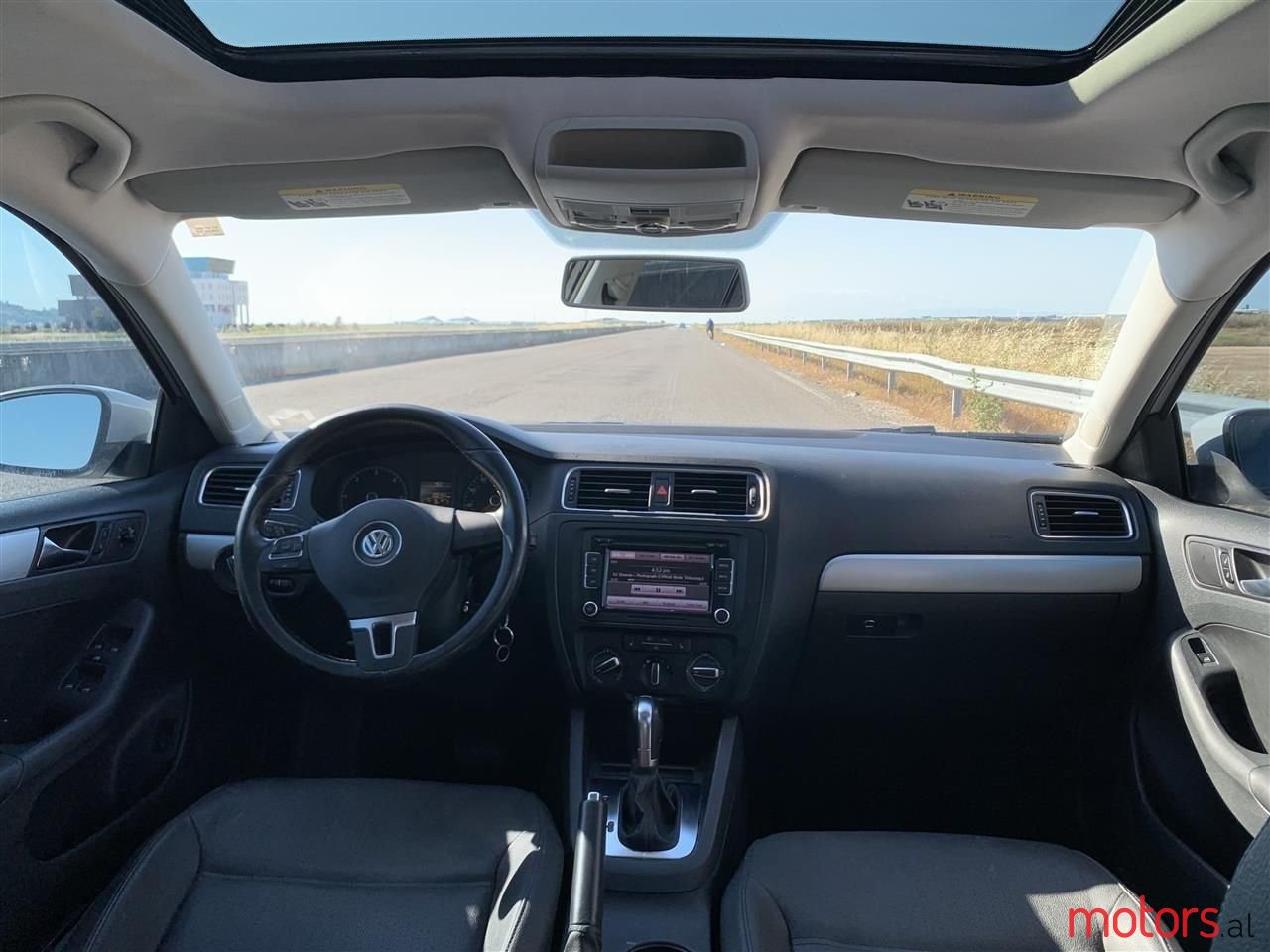 2011' Volkswagen Jetta photo #5