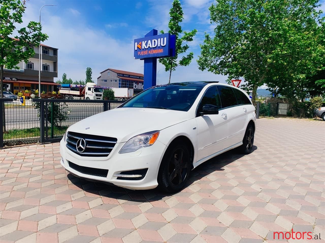 2012' Mercedes-Benz R 350 photo #2