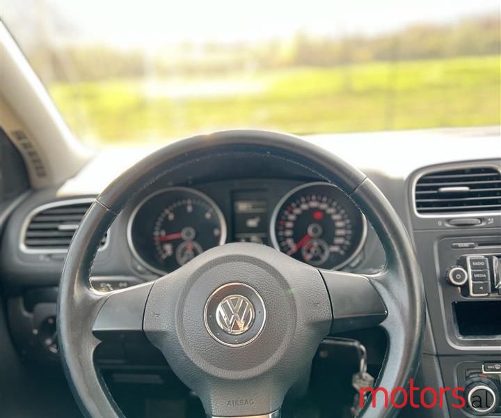 2010' Volkswagen Golf photo #4