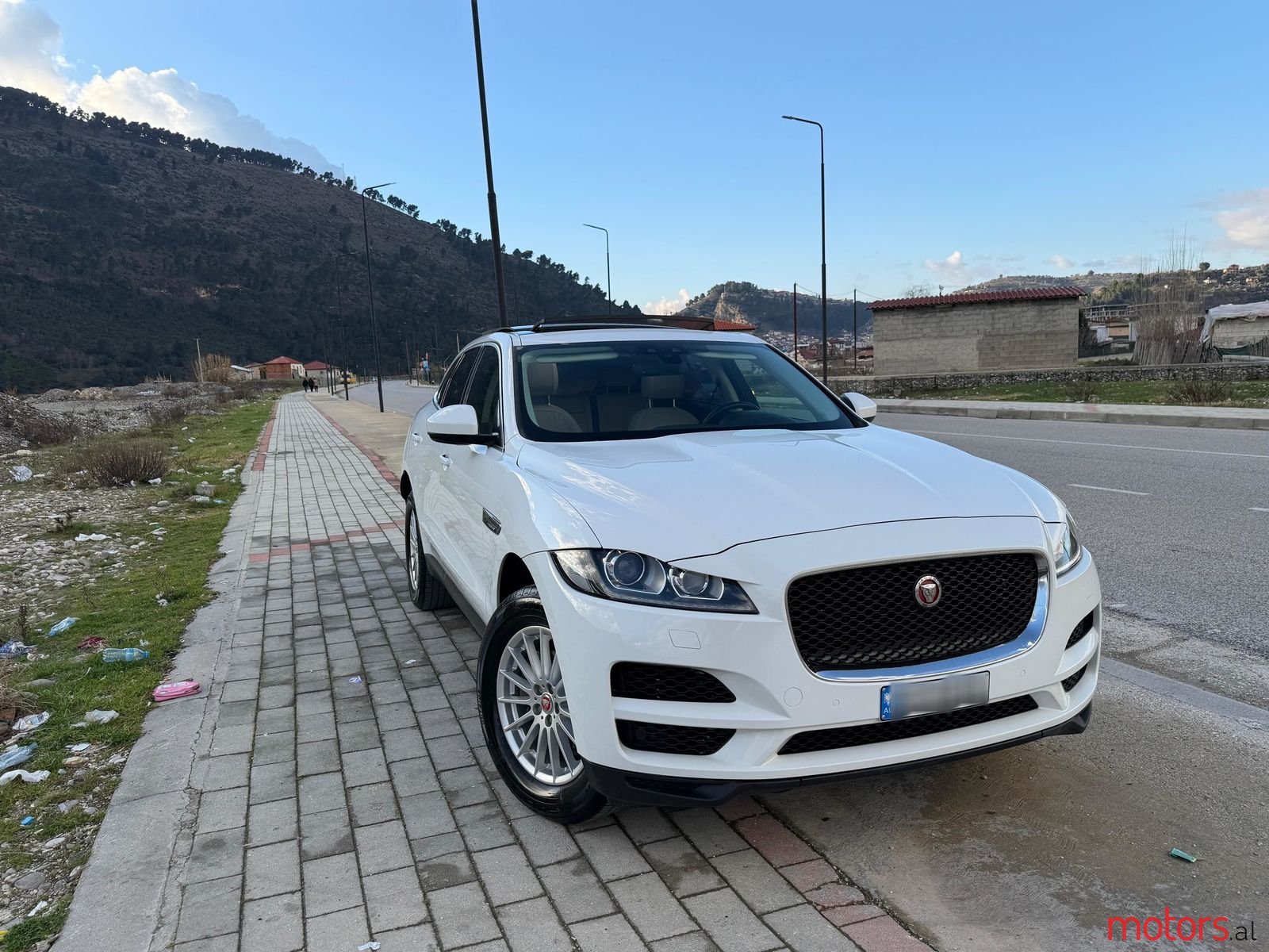 2017' Jaguar F-Pace photo #4