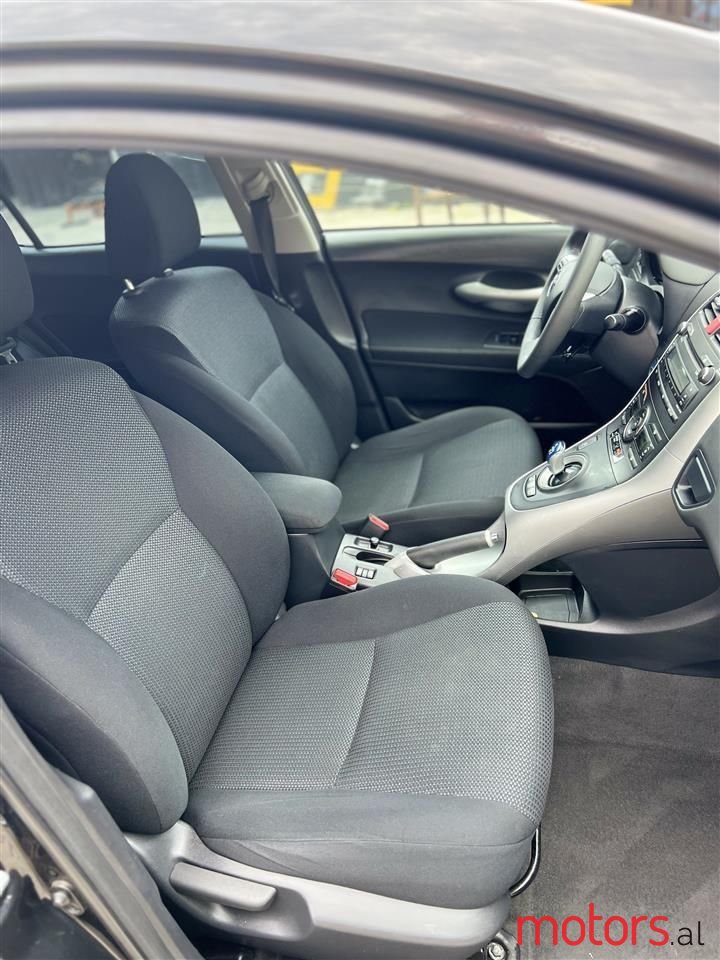 2010' Toyota Auris photo #5