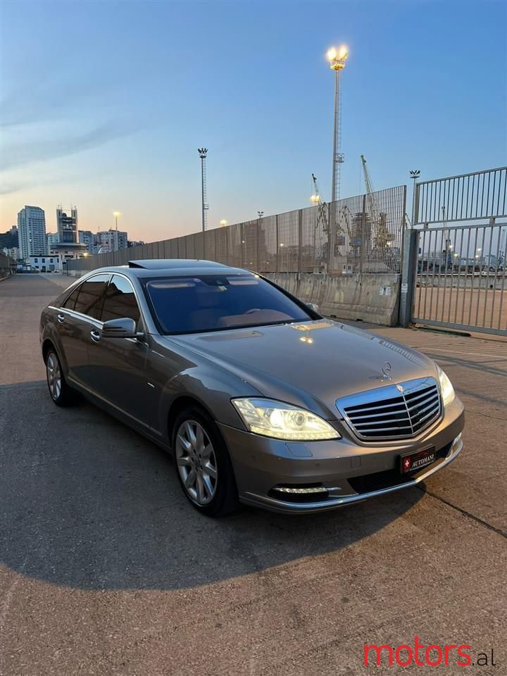 2011' Mercedes-Benz S 500 photo #5