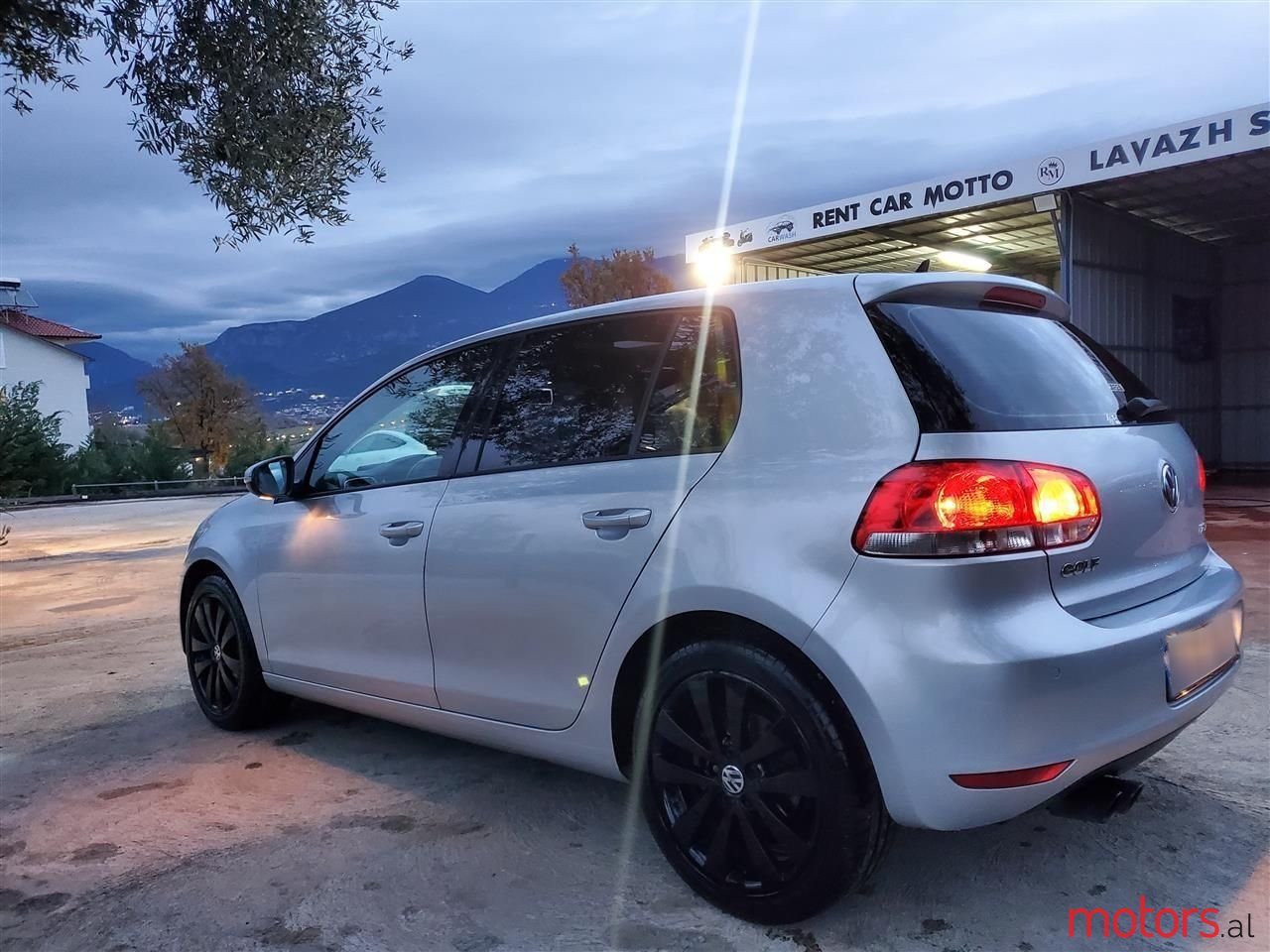 2011' Volkswagen Golf photo #6