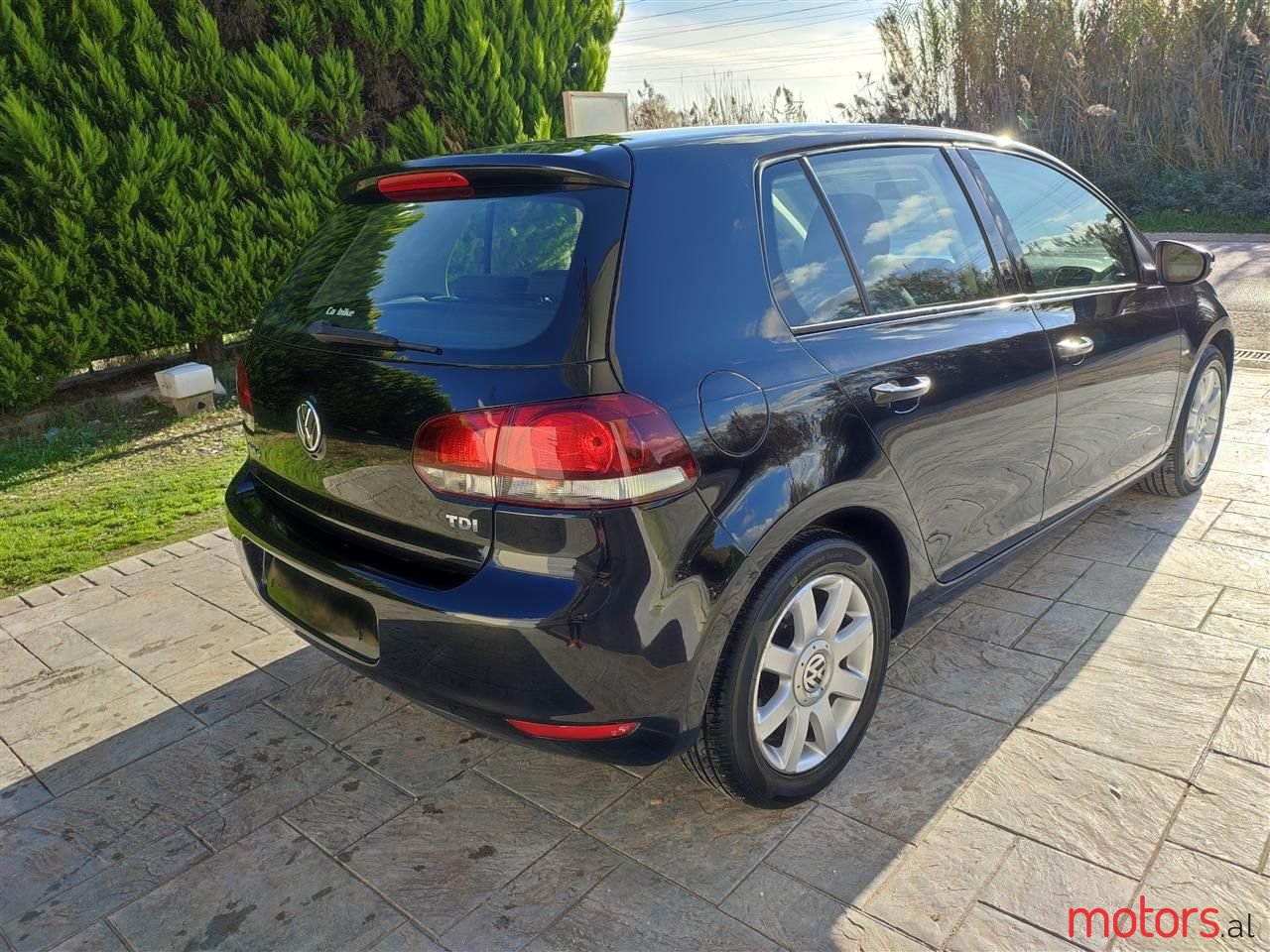 2009' Volkswagen Golf photo #3