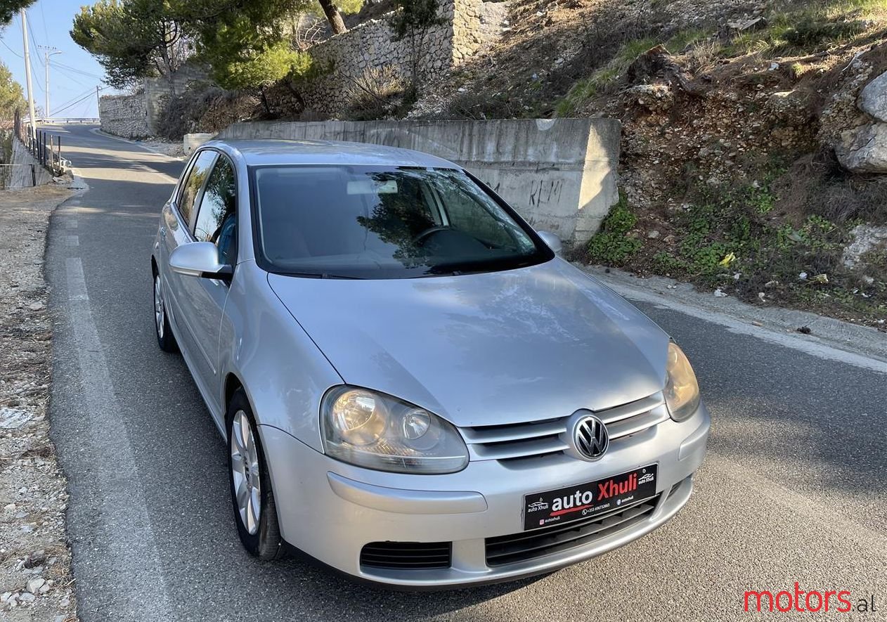 2004' Volkswagen Golf photo #1