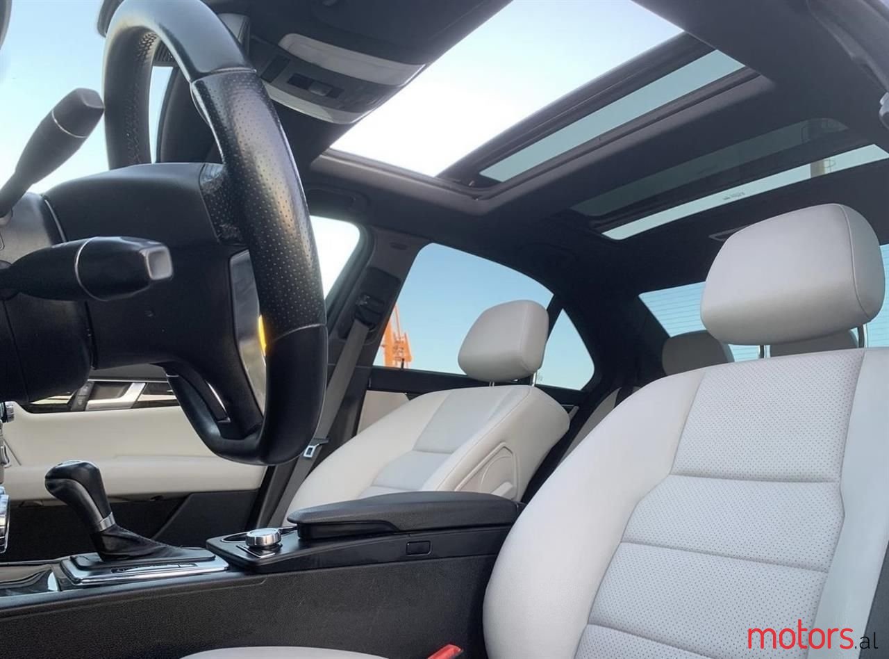 2012' Mercedes-Benz C 300 photo #6