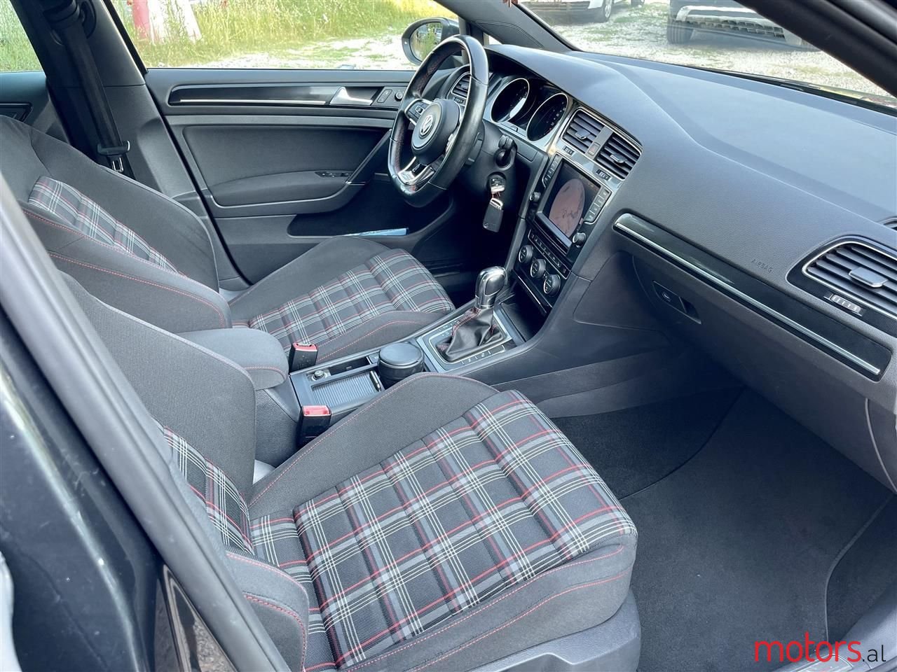 2014' Volkswagen Golf photo #5