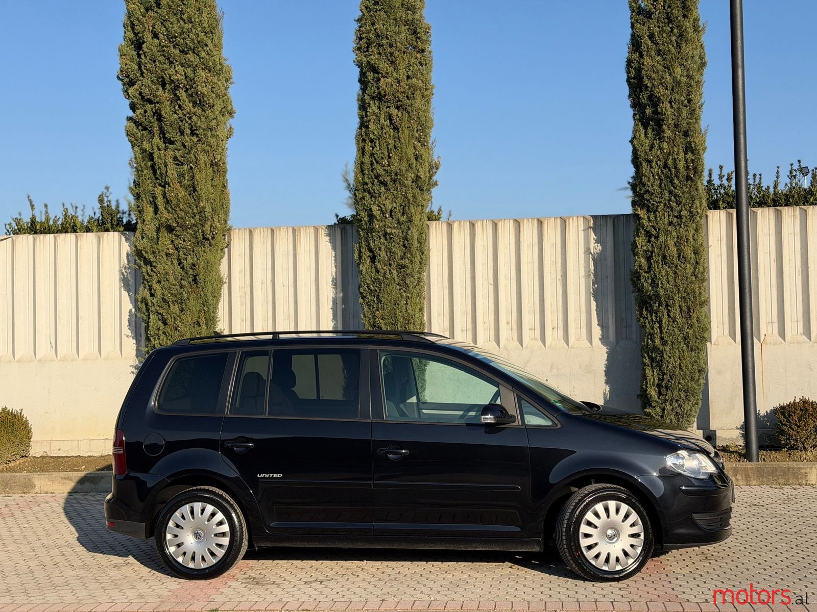 2010' Volkswagen Touran photo #2