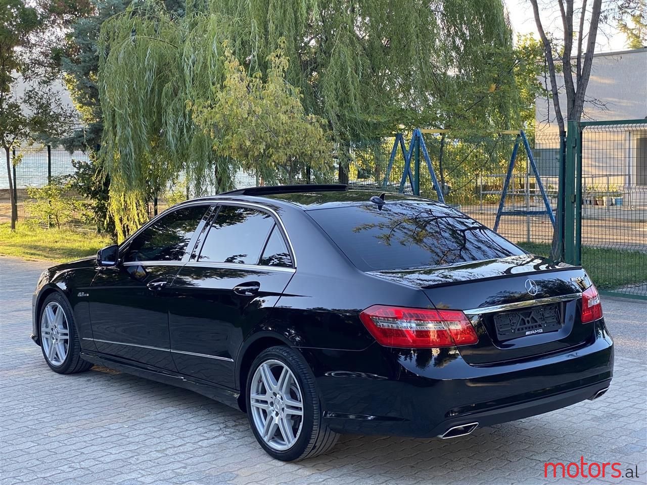 2009' Mercedes-Benz E 350 photo #2