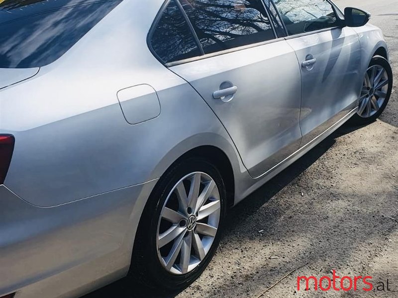 2013' Volkswagen Jetta photo #4