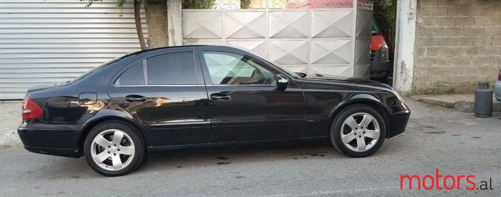 2005' Mercedes-Benz E 220 photo #1