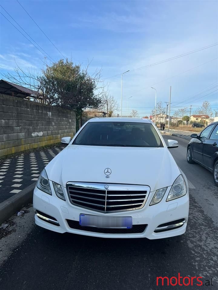 2013' Mercedes-Benz E 220 photo #1