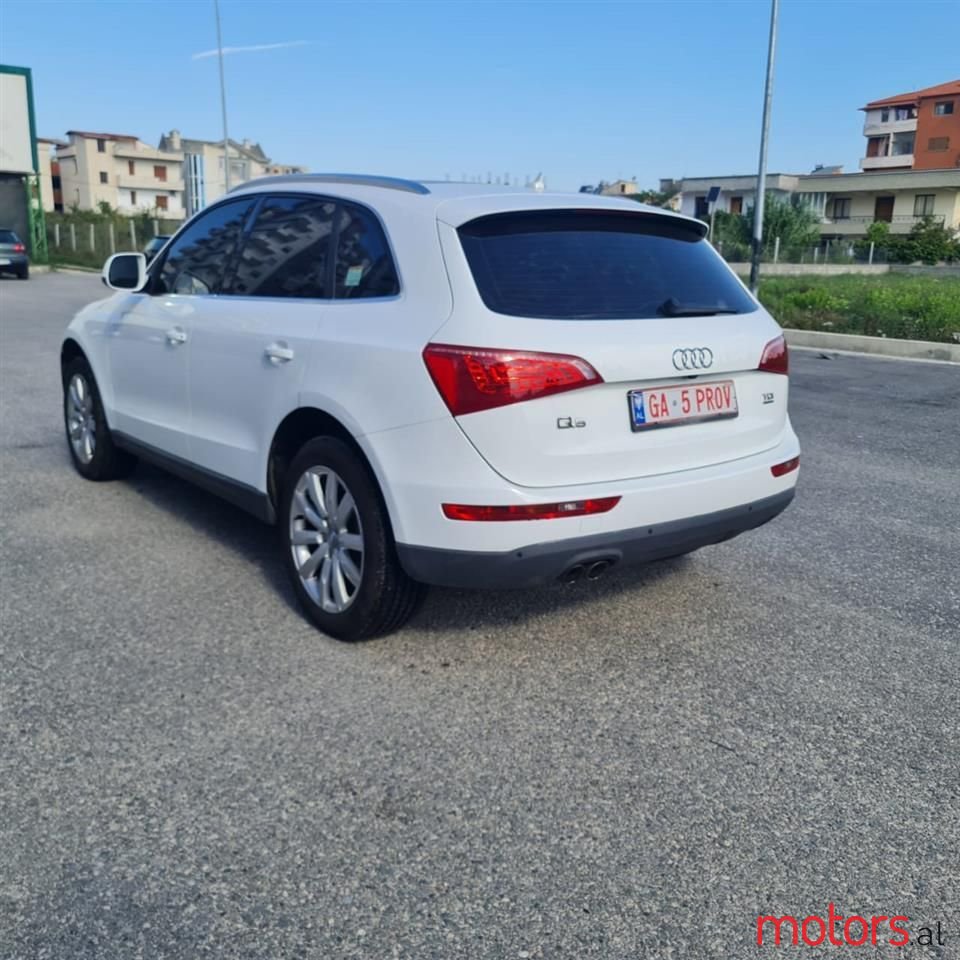 2010' Audi Q5 photo #5