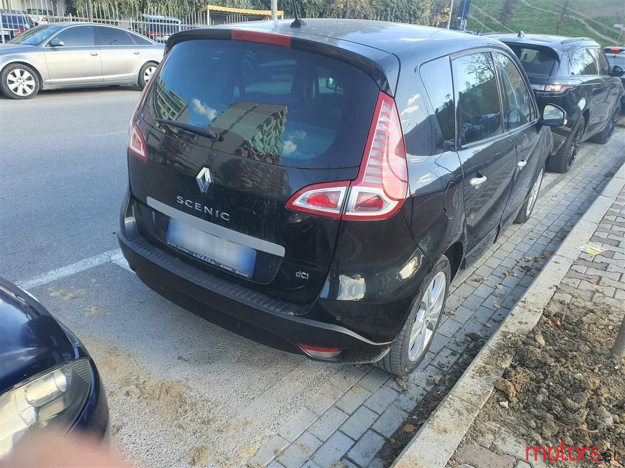 2011' Renault Megane photo #2