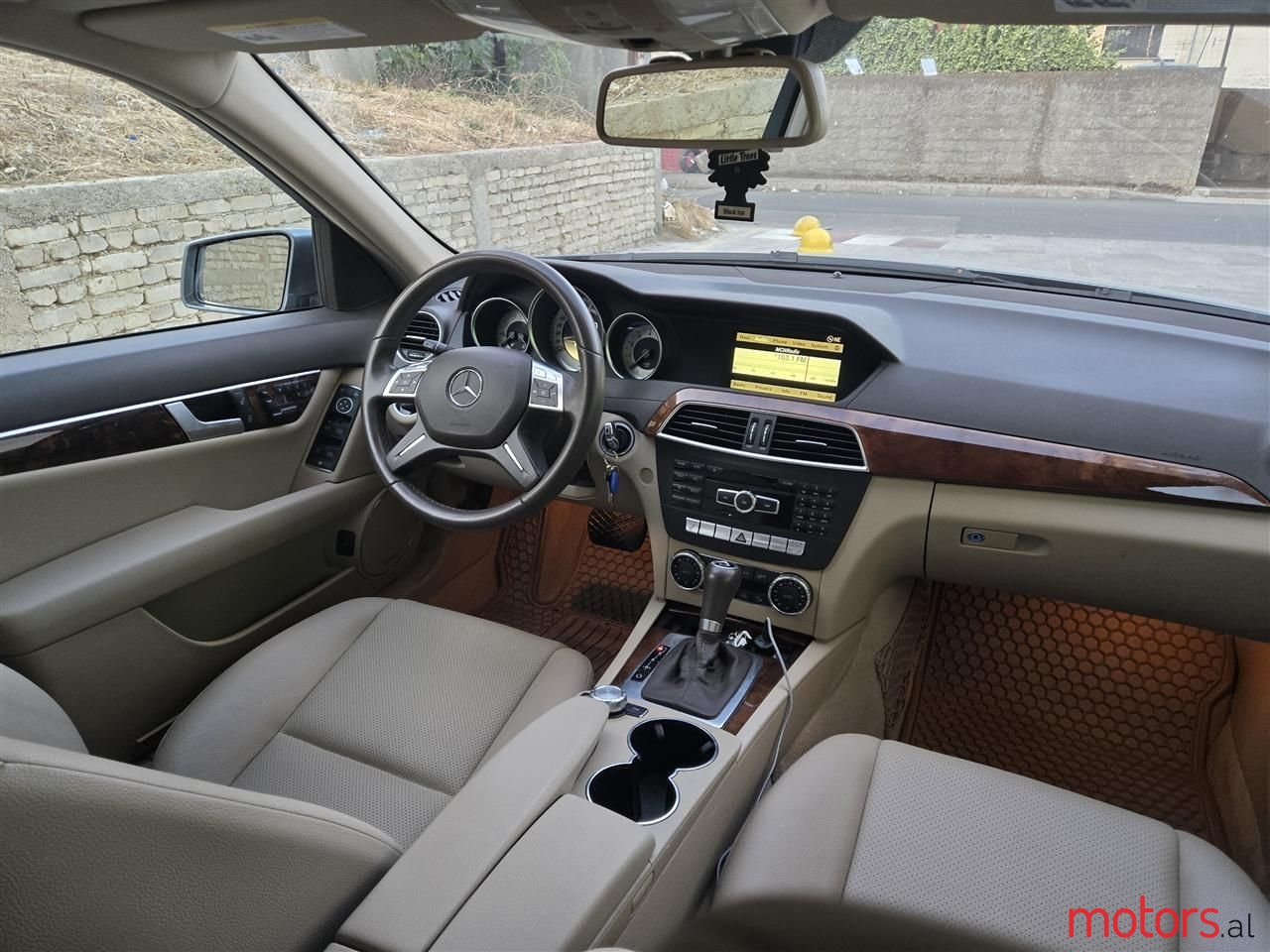 2012' Mercedes-Benz C 300 photo #6