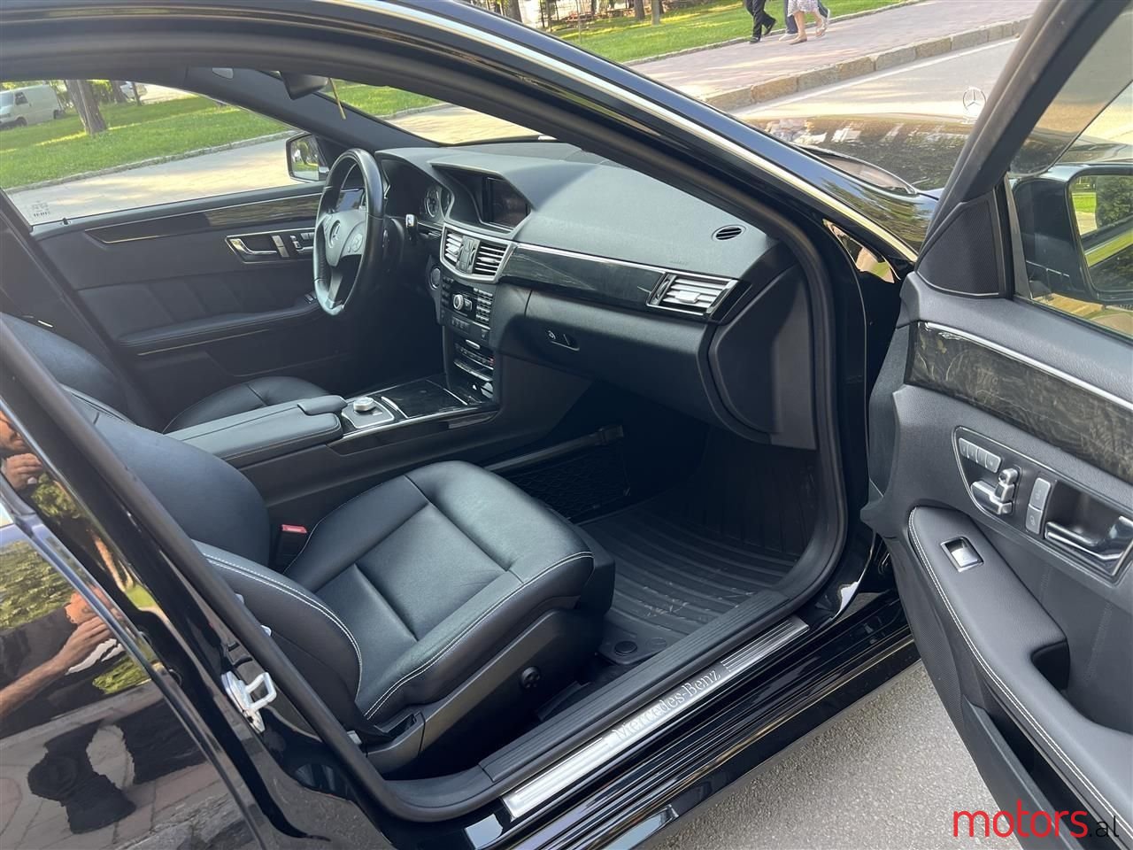 2009' Mercedes-Benz E 350 photo #5