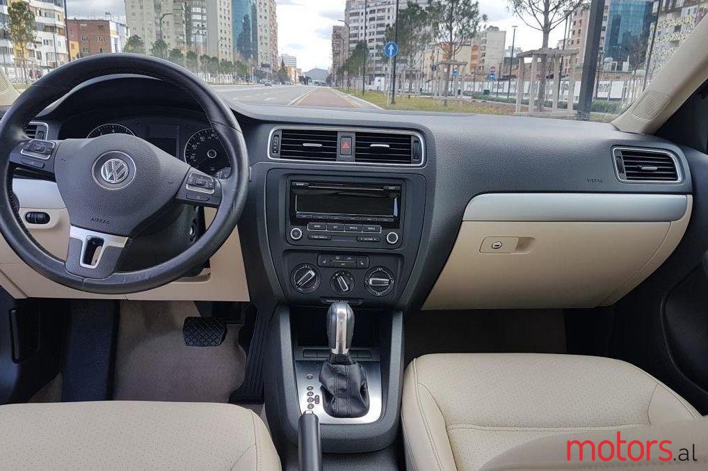 2013' Volkswagen Jetta photo #2