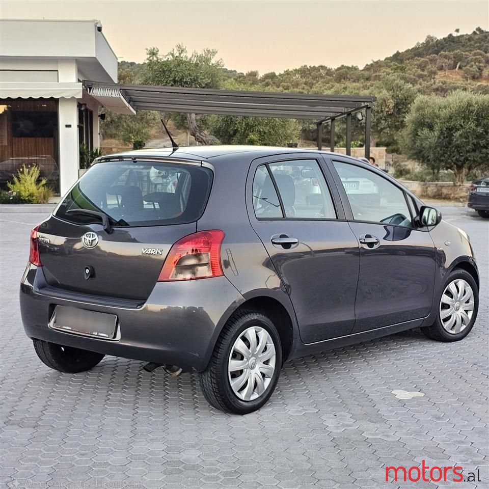 2008' Toyota Yaris photo #3