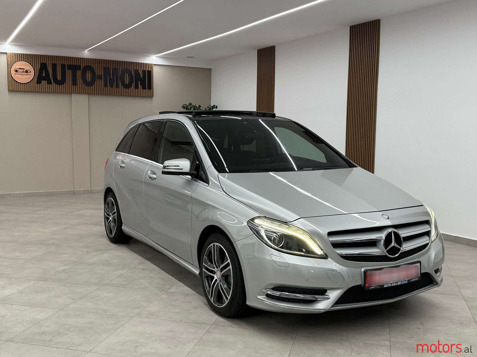 2012' Mercedes-Benz B 200 photo #2