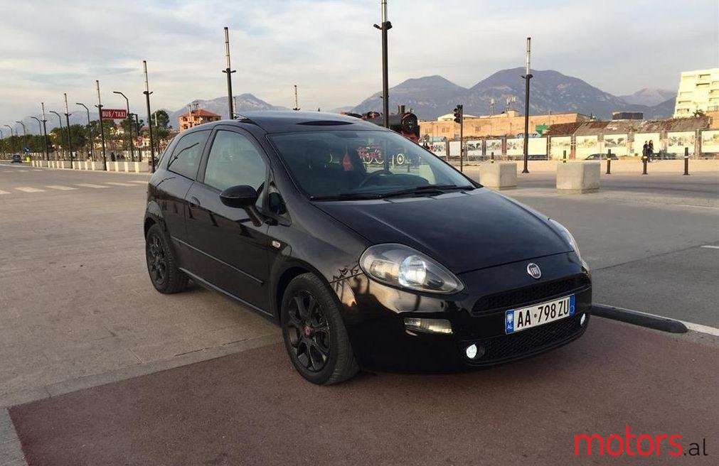 2011' Fiat Punto Evo photo #1