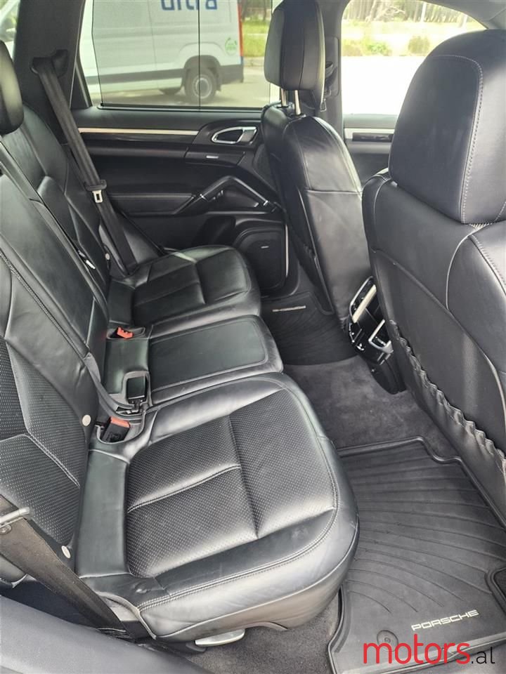 2013' Porsche Cayenne photo #3