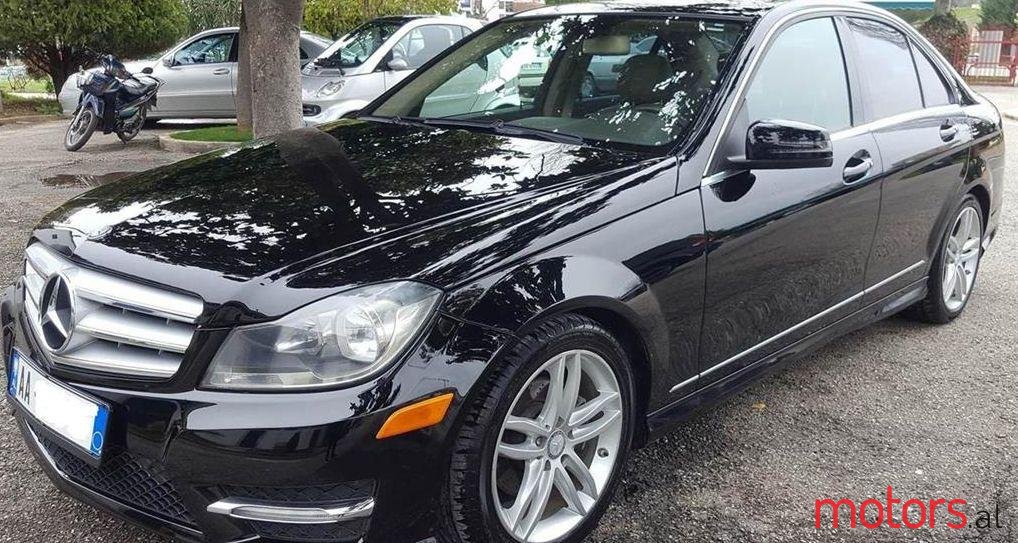 2012' Mercedes-Benz C 300 photo #1