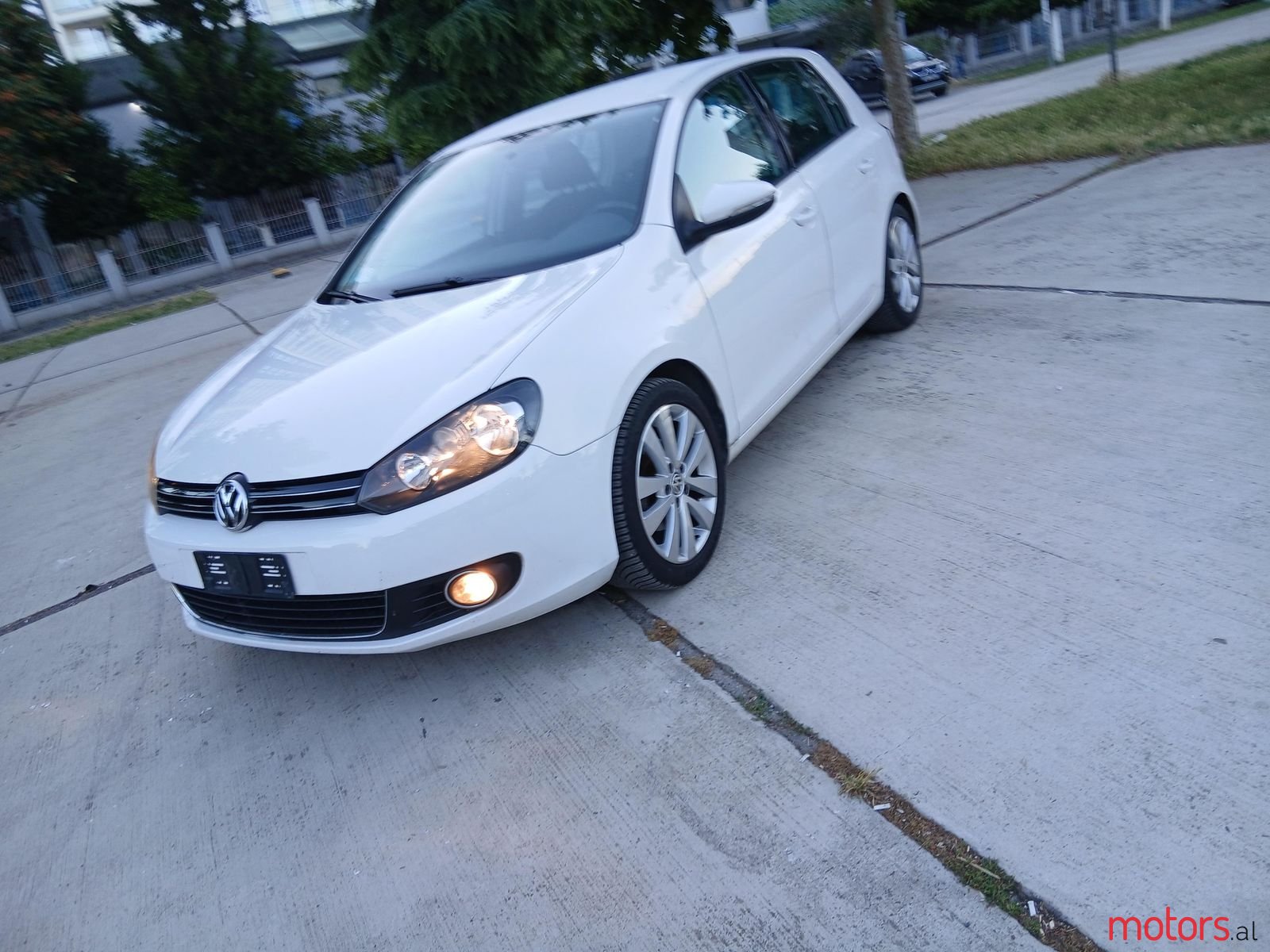 2010' Volkswagen Golf photo #1