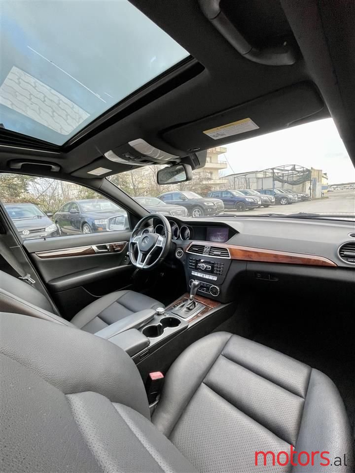 2012' Mercedes-Benz C 300 photo #2