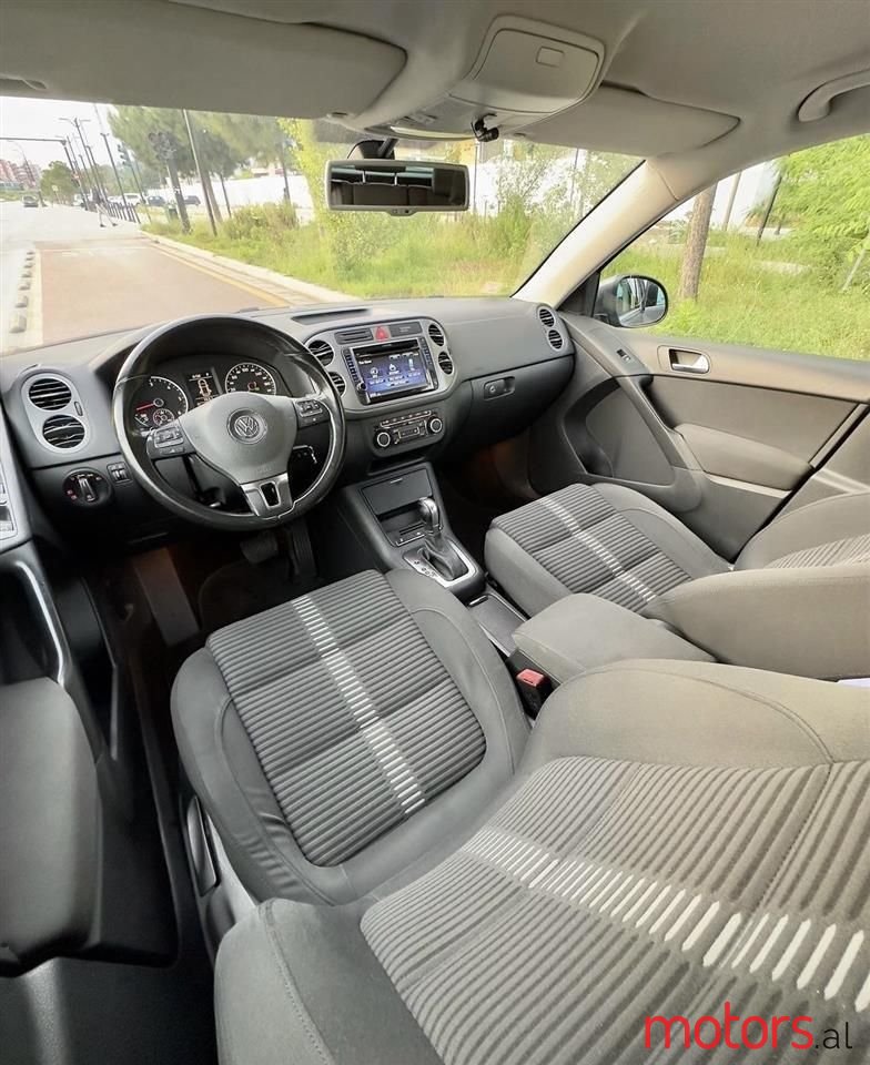 2011' Volkswagen Tiguan photo #4