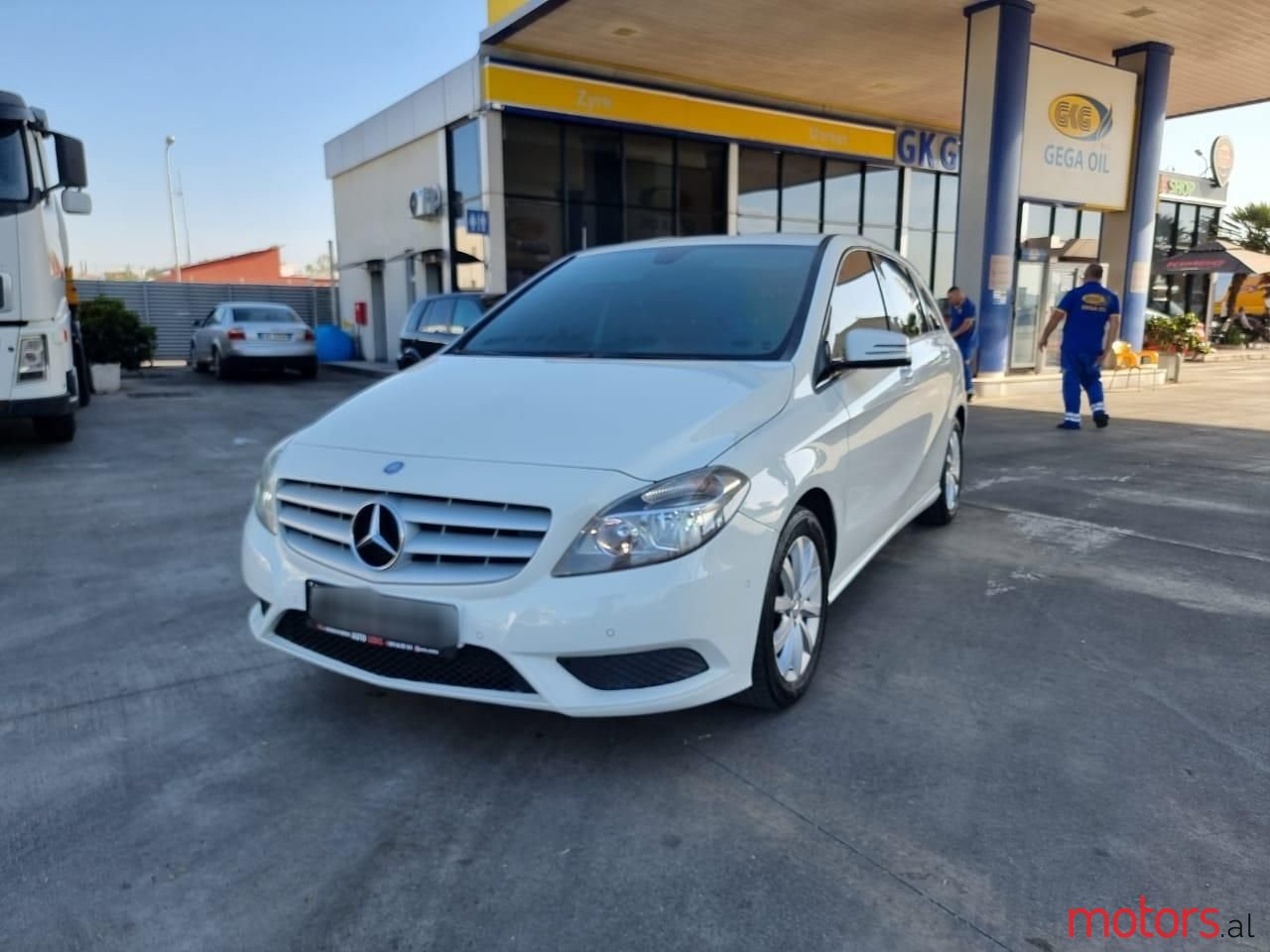 2013' Mercedes-Benz 200 photo #6