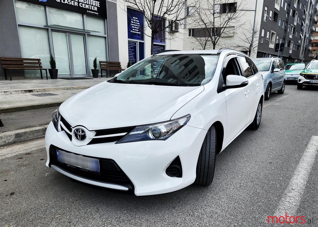 2015' Toyota Auris photo #1