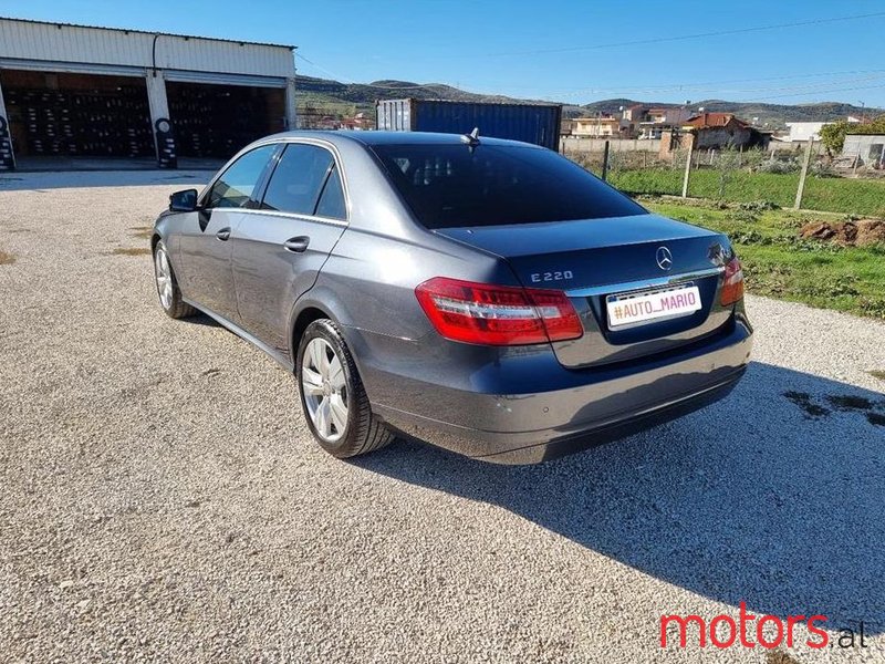 2013' Mercedes-Benz E 220 photo #5