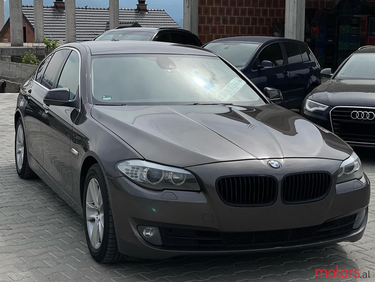 2011' BMW 530 photo #4