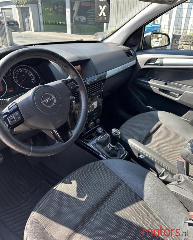 2008' Opel Astra photo #4