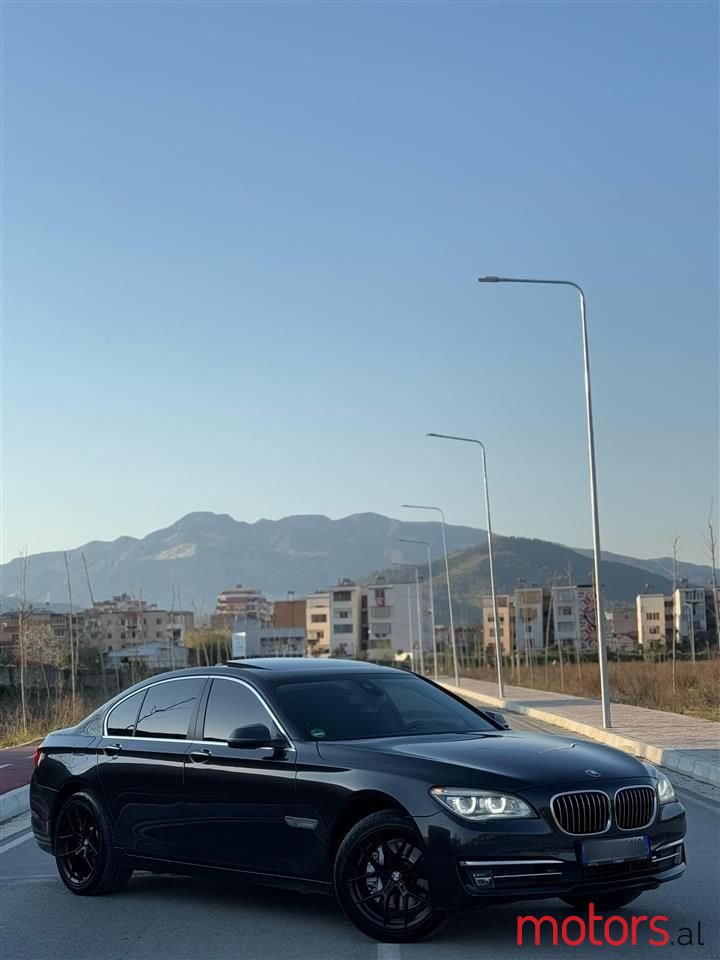 2014' BMW 730 photo #1