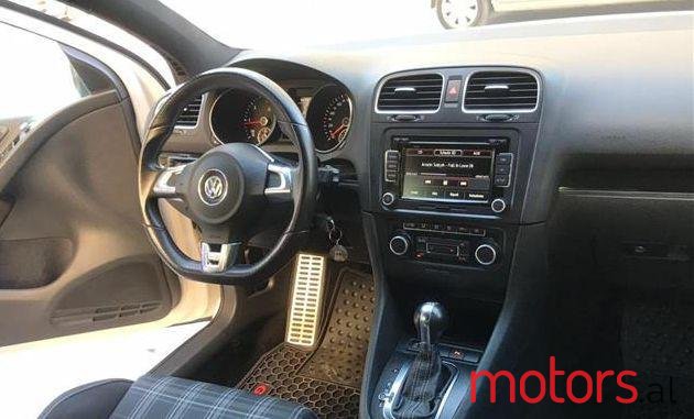 2009' Volkswagen Golf photo #1