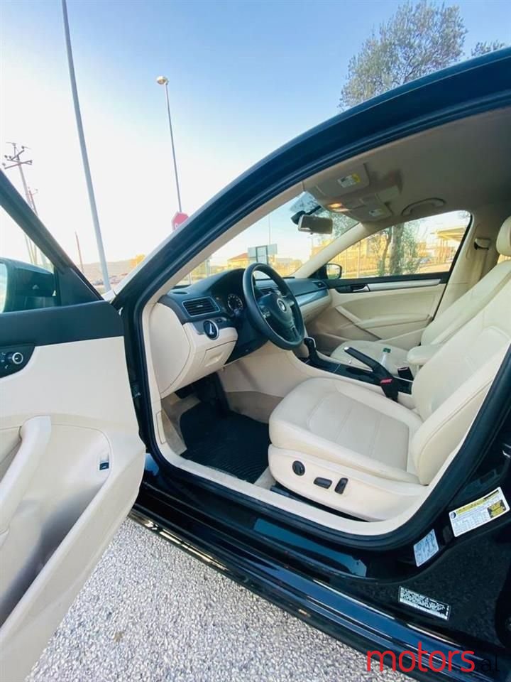 2013' Volkswagen Passat photo #5