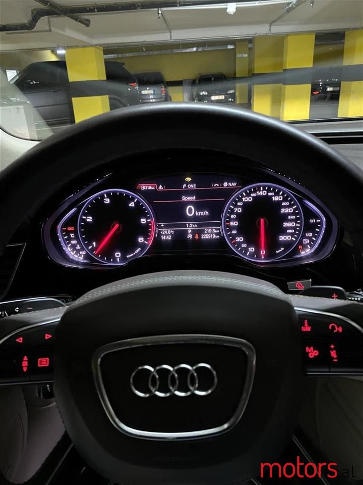 2012' Audi A8 photo #6