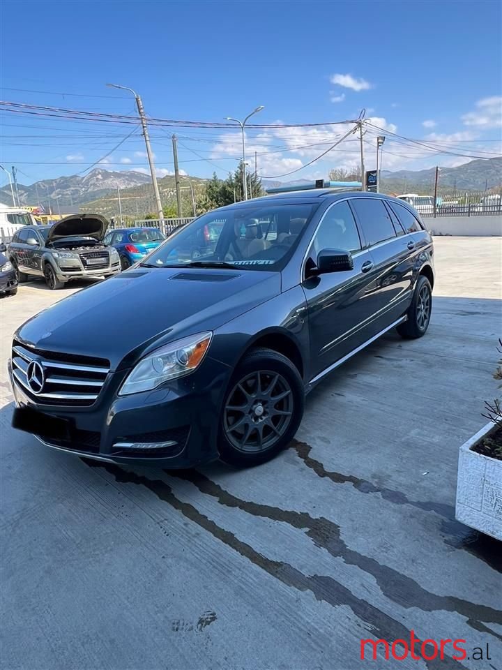 2011' Mercedes-Benz R 350 photo #6